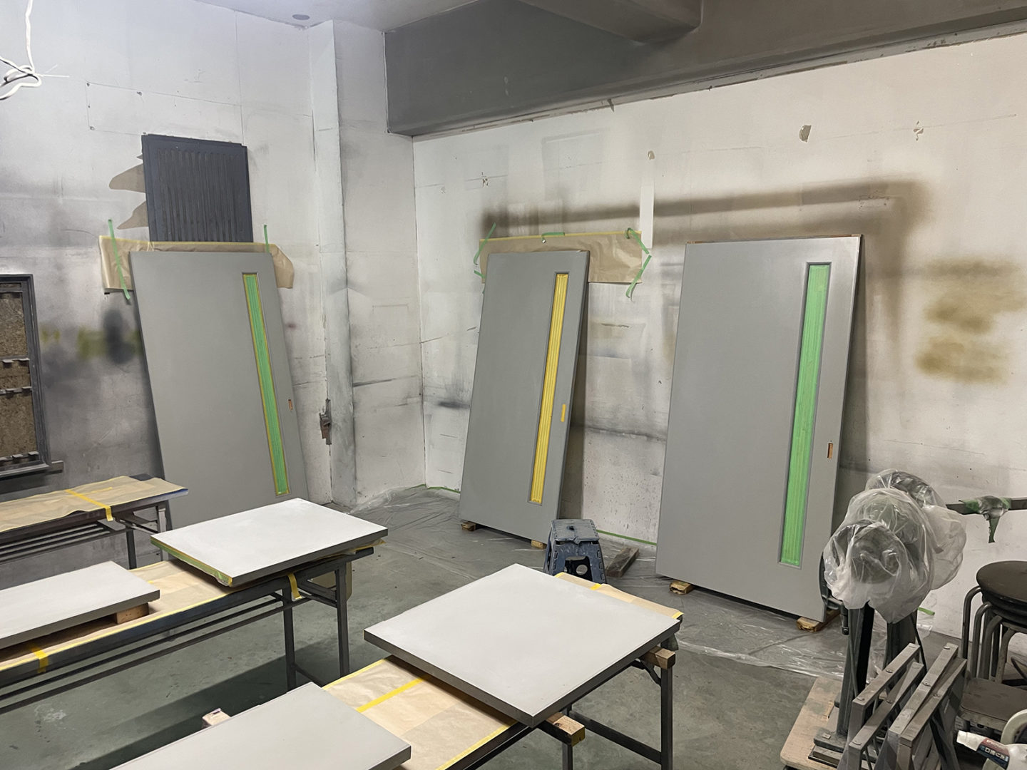 東京都練馬区_建具預かり塗装_施工中