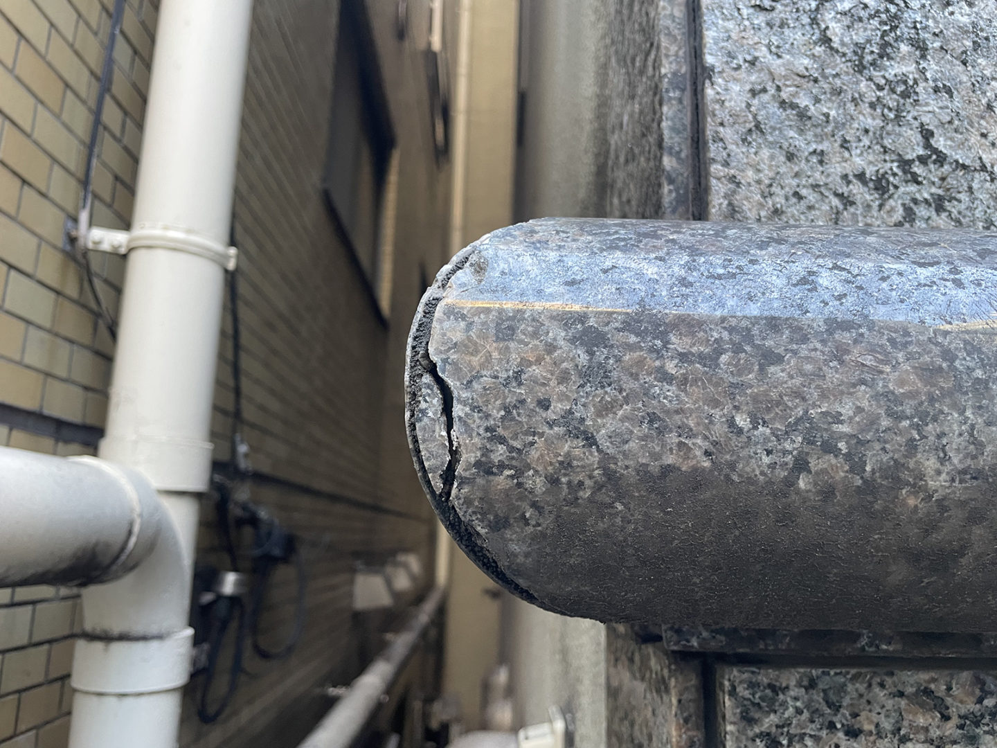 東京都千代田区_外壁タイル・石材補修_施工前