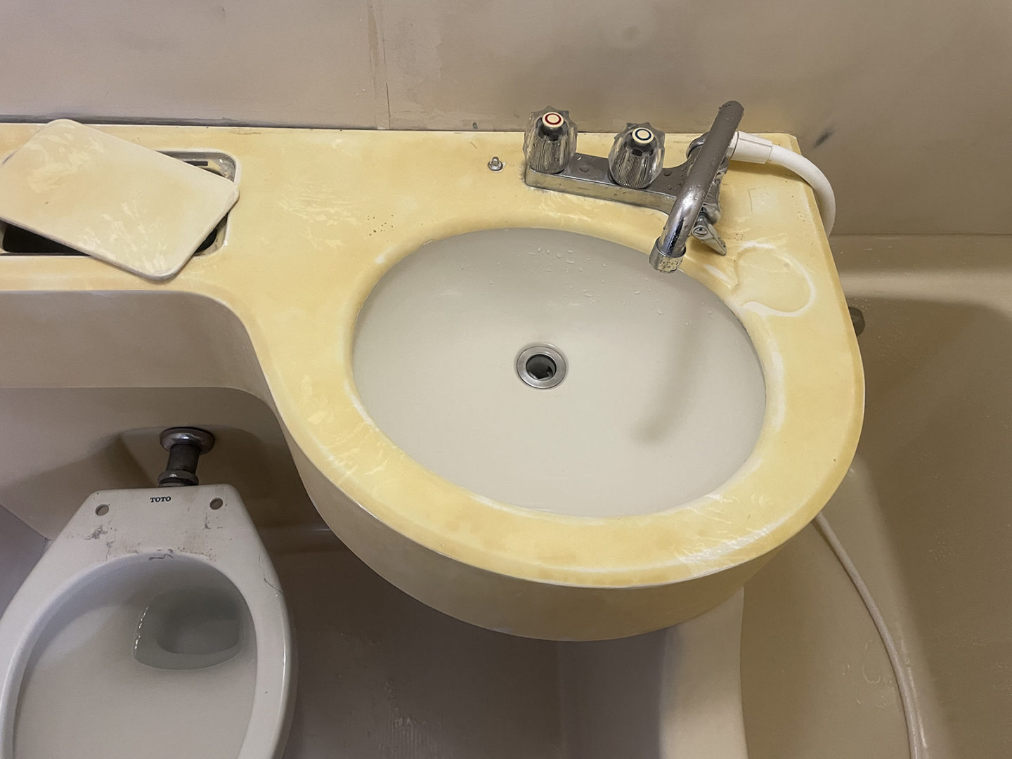 杉並区_浴室洗面台と壁面の再生塗装工事_施工中