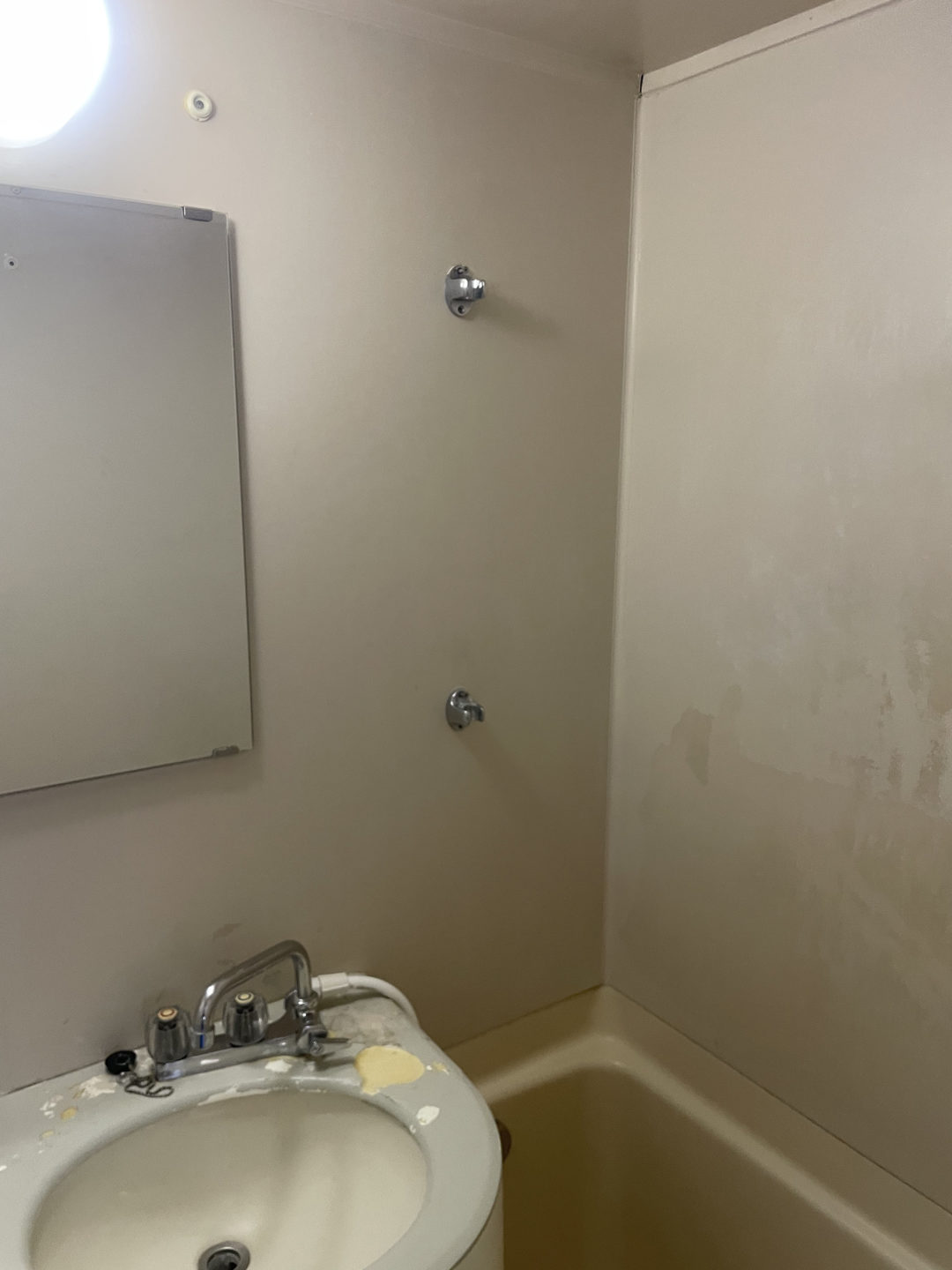 杉並区_浴室洗面台と壁面の再生塗装工事_施工前